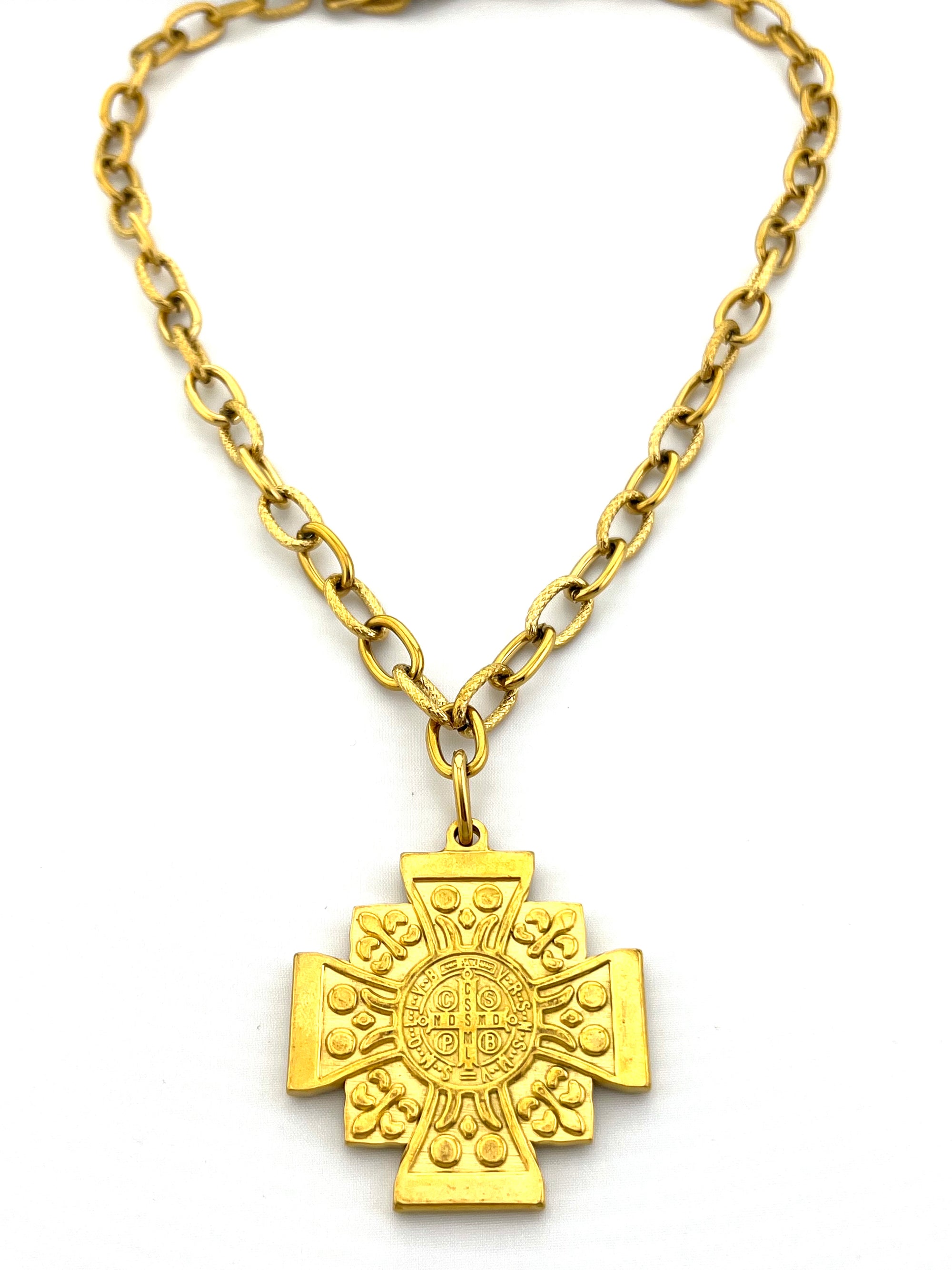 VIV NECKLACE 222-39